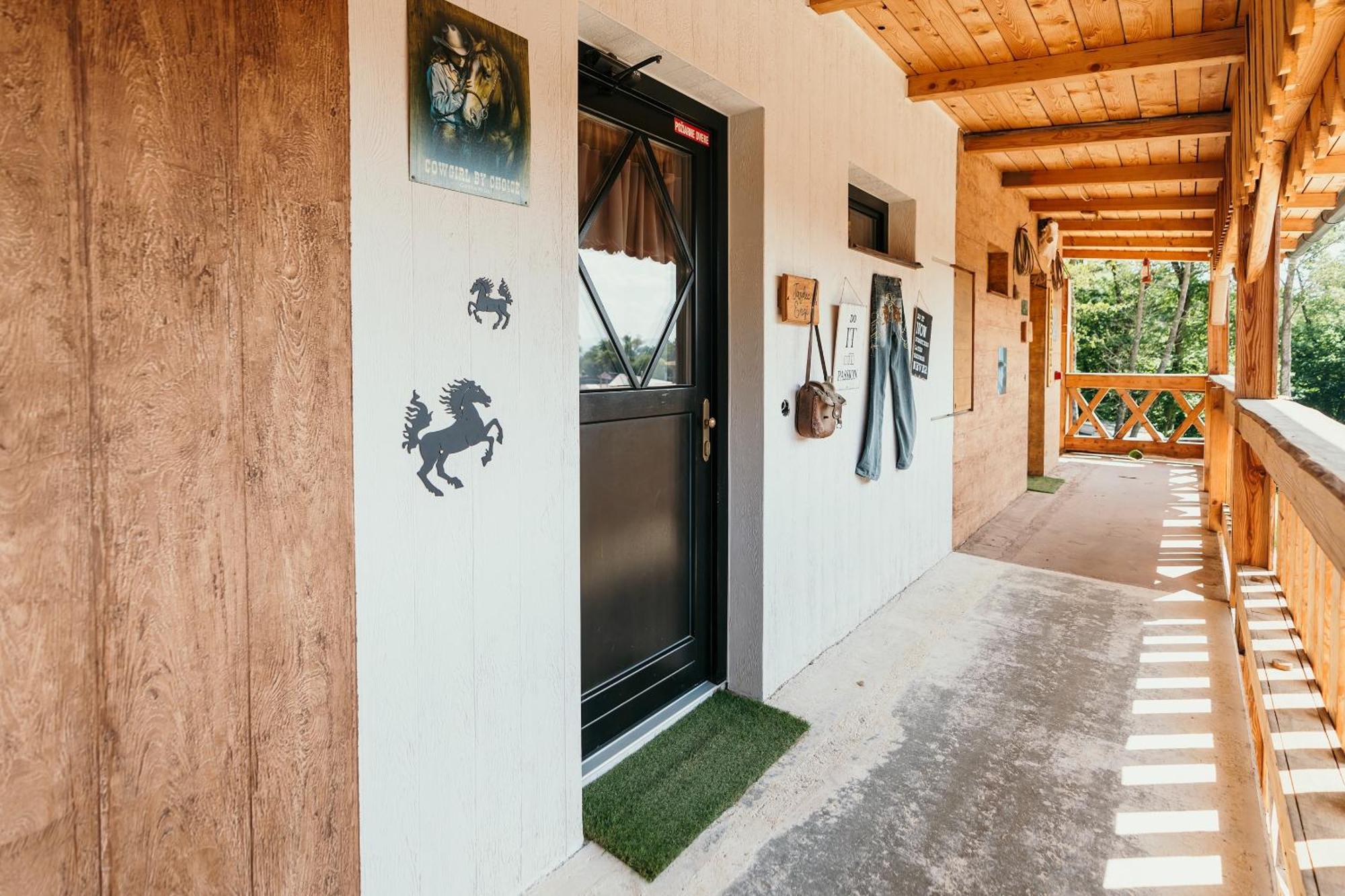 Ranch 13 - Western A Kone Nemšová Rom bilde