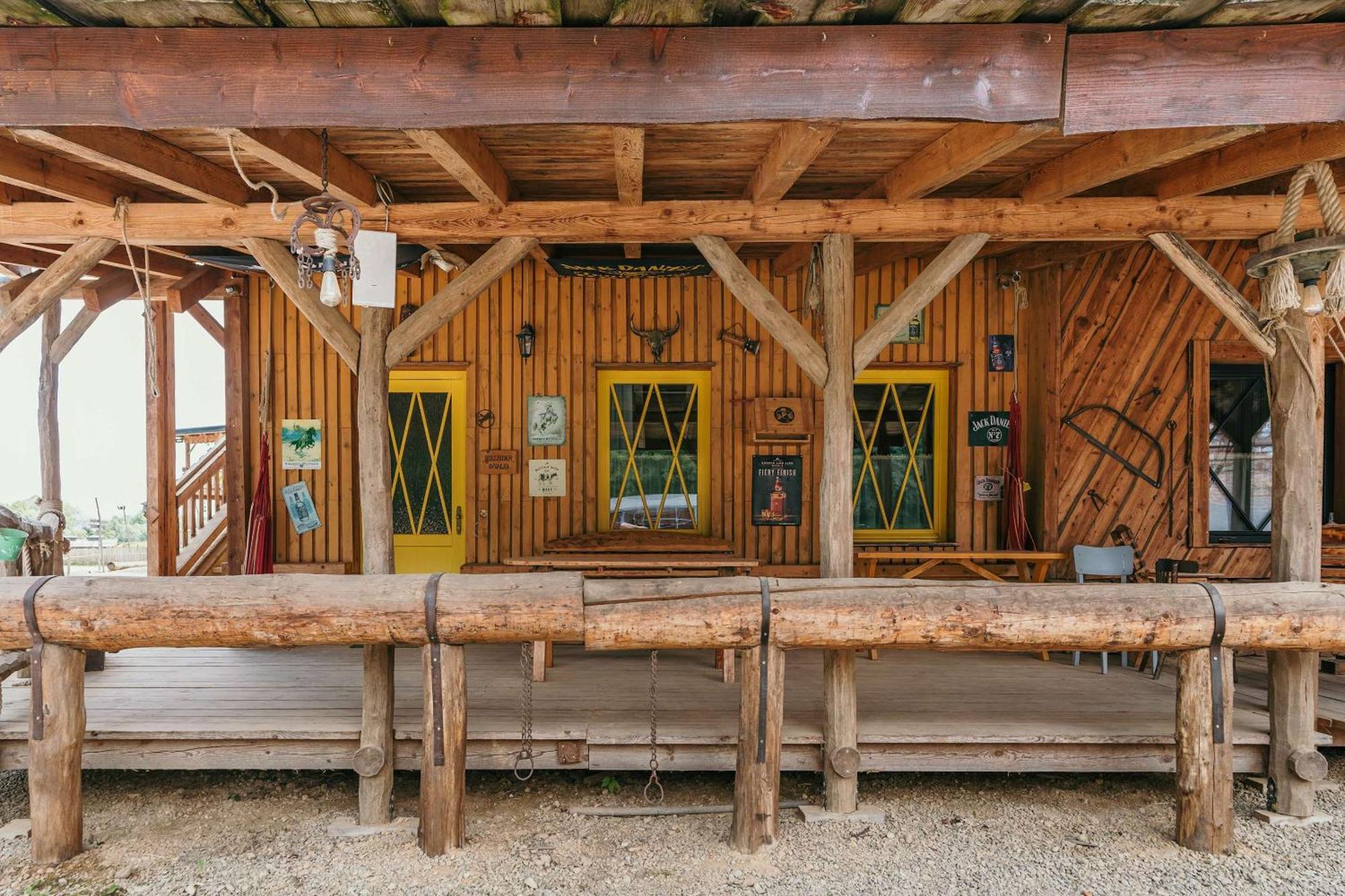 Ranch 13 - Western A Kone Nemšová Rom bilde